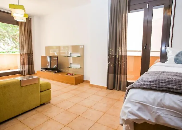 Al47 Spacious Near Fenals